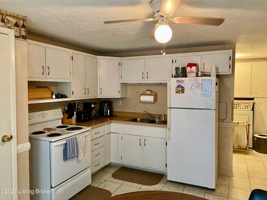 9005 Cinderella Ln, Louisville, KY 40229 - photo 4