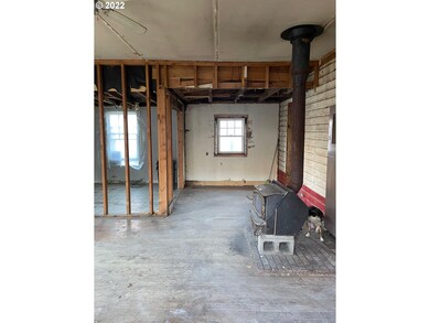 211 S Washington St, Canyon City, OR 97820 - photo 6