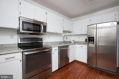 4177 Pleasant Meadow Ct, Chantilly, VA 20151 - photo 6