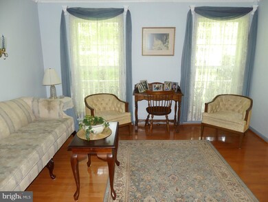 5812 Miriam Dr, Sykesville, MD 21784 - photo 3