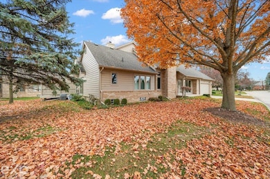 16655 Pearlcreek Ct unit 31, Macomb, MI 48042 - photo 6