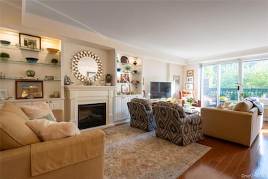 Wyndham West unit M4, Garden City, NY 11530 - photo 2