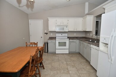 49 Meadow Creek Blvd E, Whiteland, IN 46184 - photo 5