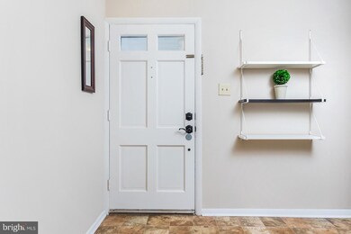 12905 Melville Ln, Fairfax, VA 22033 - photo 5