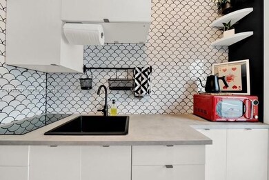 1060 Pennsylvania Ave unit 3, Miami Beach, FL 33139 - photo 2