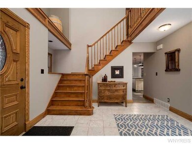 Foyer. Ceramic tile flooring in this roomy foyer/f