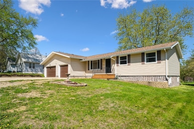 921 3rd Ave NE, Oelwein, IA 50662 - photo 2