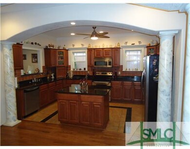 Kitchen. Breakfast Bar/Island