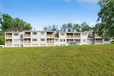 219 40th Street Dr SE unit 206, Cedar Rapids, IA 52403 - photo 2