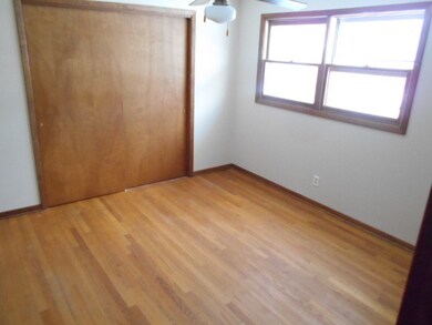 864 Sheldon Ave, Aurora, IL 60506 - photo 7