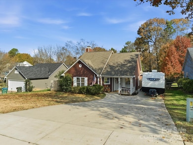 10923 Gladewater Dr, Matthews, NC 28105 - photo 2