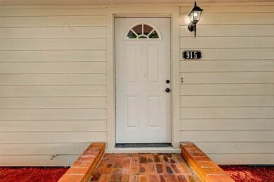 915 Iwo St, Alvin, TX 77511 - photo 3