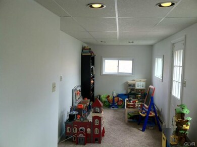 2117 N Apple St, Whitehall, PA 18052 - photo 5