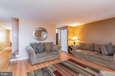 943 Foxcroft Ln, Essex, MD 21221 - photo 5