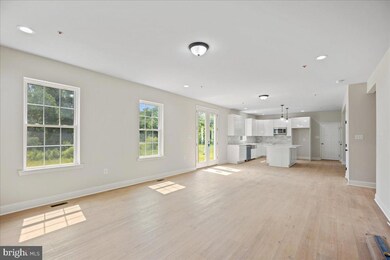 7016 Grace Landing Ct, Hughesville, MD 20637 - photo 6