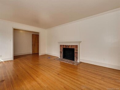 Living Room (Fireplace decorative only)