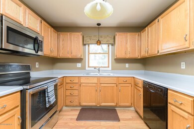 9021 Hobbit Cir, Kalamazoo, MI 49009 - photo 5