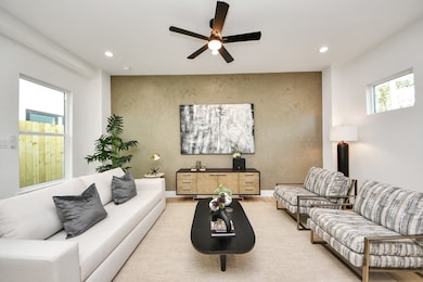 7911 Lynette St, Houston, TX 77028 - photo 3