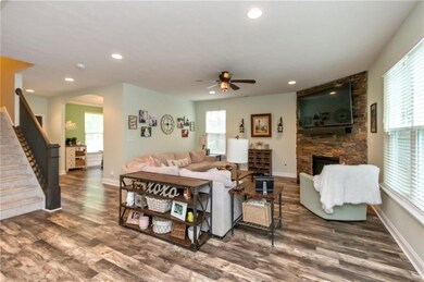 Gorgeous laminate hardwoods throughout the first floor