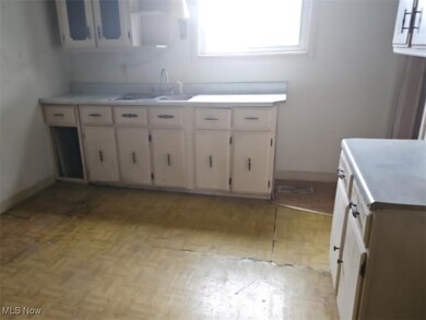 519 N Uhrich St, Uhrichsville, OH 44683 - photo 5