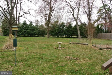 8706 Standish Rd, Alexandria, VA 22308 - photo 3