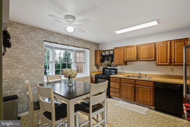 9 Valley Crossing Cir, Cockeysville, MD 21030 - photo 4