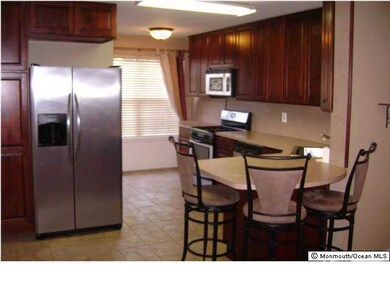 9 Horseshoe Ct unit 25, Tinton Falls, NJ 07753 - photo 3