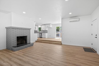 7 - Family Room