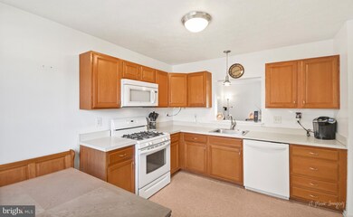 11200 Cristins Cir, Hagerstown, MD 21742 - photo 4