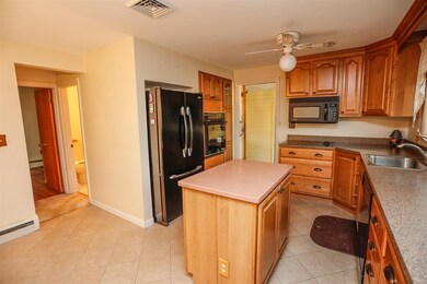 134 Crosbie St, Manchester, NH 03104 - photo 4