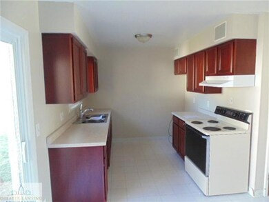 1126 Alsdorf St, Lansing, MI 48910 - photo 2