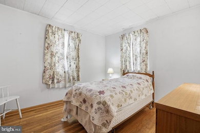 933 Bedford Ave, Darby, PA 19023 - photo 7