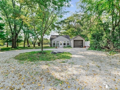 109 W Dean Rd, Temperance, MI 48182 - photo 2