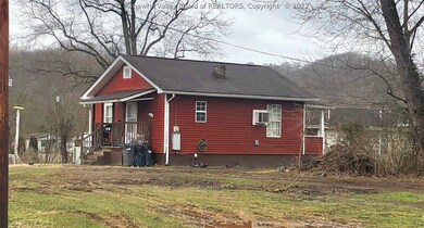 426 1/2 Ferguson Ln, Dunbar, WV 25064 - photo 2