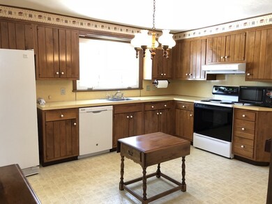 102 Jensen Cir, West Springfield, MA 01089 - photo 6