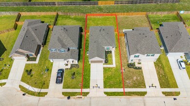 5515 Blackbird Ln, Hitchcock, TX 77568 - photo 2