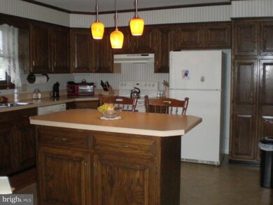 510 Hilltop Cir, Greencastle, PA 17225 - photo 4