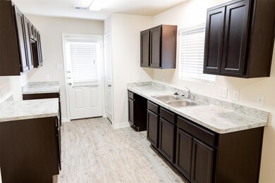 1709 Oriole St, Ennis, TX 75119 - photo 7