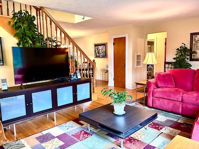 135 Allengate Ave, Pittsfield, MA 01201 - photo 4