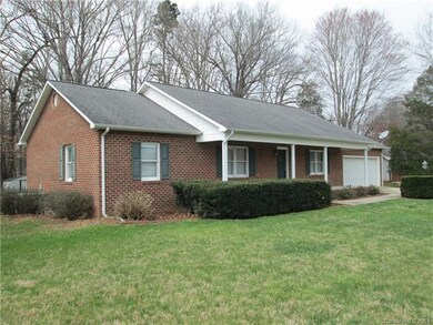 303 Camelot Dr, Statesville, NC 28625 - photo 3