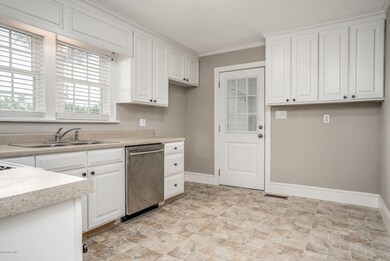 Eat In Kitchen & more!