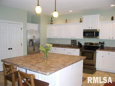 6218 N Clark St, Davenport, IA 52806 - photo 3