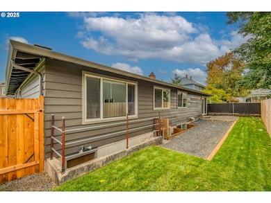 6626 N Yale St, Portland, OR 97203 - photo 4