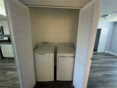 2829 Wheelwright Dr, Las Vegas, NV 89121 - photo 5