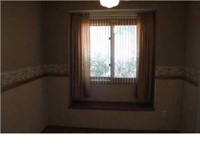Dining room.