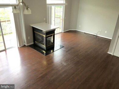 1820 Cedar Cove Way unit 3-4B, Woodbridge, VA 22191 - photo 3