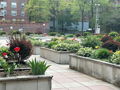 Valentine Gardens Cooperative unit 6G, Yonkers, NY 10705 - photo 2