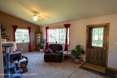 6261 Jorgensen St-19