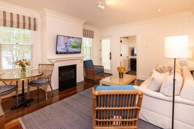 131NW20-LivingArea1-0570