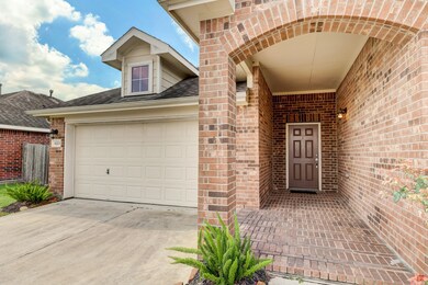 1123 Lasso Ct, Alvin, TX 77511 - photo 2